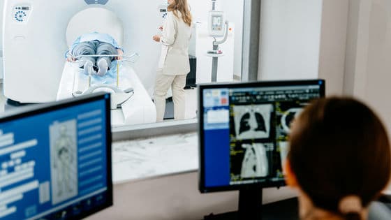 専門医よりも3年早くガンを見つけるAIが誕生、通常のCT画像の「見えない変化」を検出