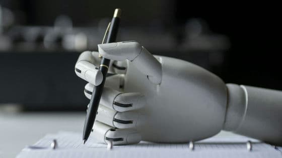 AIモデルがクリエイティブな文章を書けないのは初期モデルに見られた創造性や独創性を抑制してビジネス用途に特化させたせいだという指摘