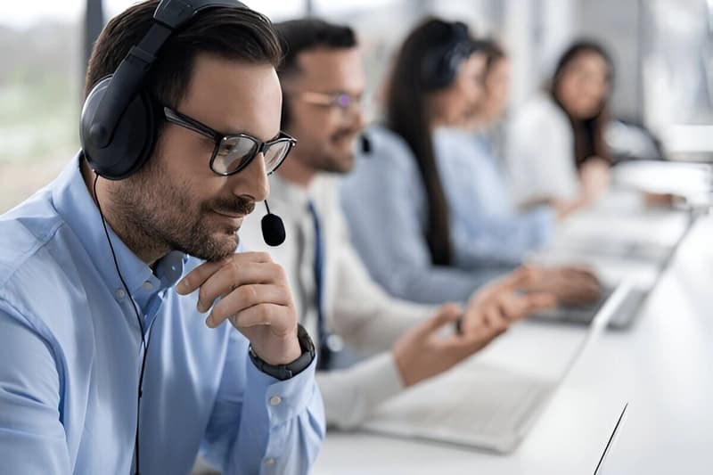Breaking Language Barriers: The Future of Customer Service with AI-Powered Voice Assistants